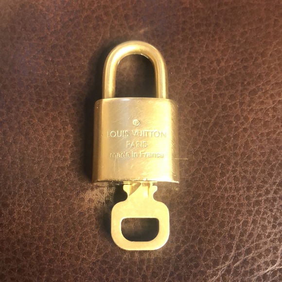 Louis Vuitton LV Gold Padlock Lock & Key 328 - Picture 4 of 11